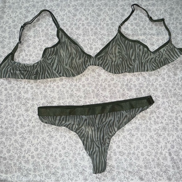 Target Zebra Print Bra Set - Green and Black - Picture 2 of 2